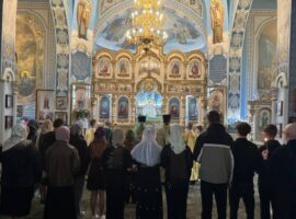 В День Святого Духа в храме Успения Божией Матери с. Кочубеевского было совершено молебное пение для учащихся