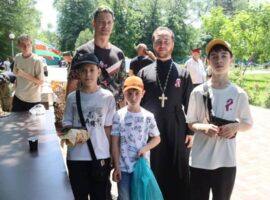 Воспитанники воскресной школы храма Успения Пресвятой Богородицы села Кочубеевского приняли участие в соревнованиях по волейболу