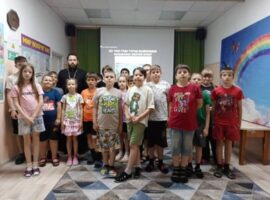 Священнослужитель провел беседу с воспитанниками оздоровительного лагеря «Радуга» города Светлограда