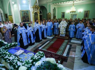 В канун праздника Успения Пресвятой Богородицы правящий архиерей возглавил всенощное бдение в Андреевском соборе