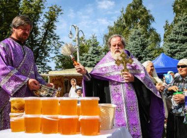 В краевом центре открылась выставка-ярмарка «Медовый Спас»