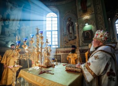 В Неделю 17-ю по Пятидесятнице митрополит Кирилл совершил Литургию в Казанском кафедральном соборе
