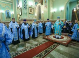 В канун праздника Введения во храм Богородицы правящий архиерей совершил всенощное бдение