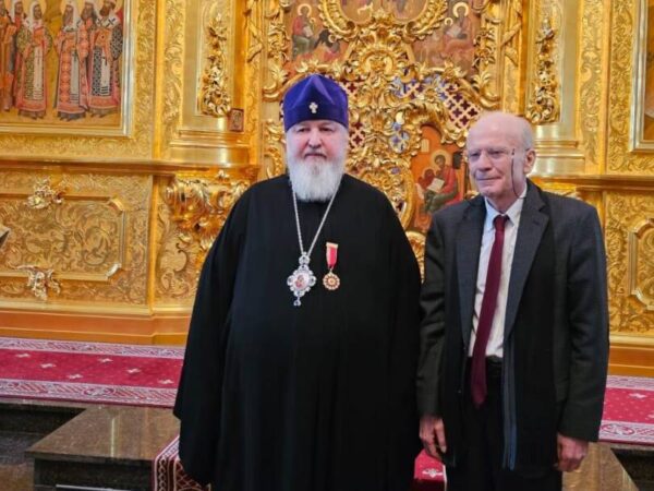 Митрополит Кирилл награжден Золотой медалью Ливано-Российского дома