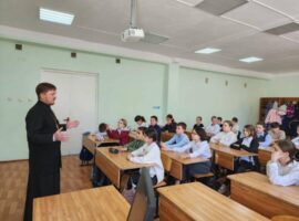 Священник побеседовал с учащимися школы № 30 города Михайловска