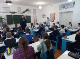 Священник провел открытый урок в школе № 8 села Дмитриевского     