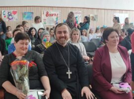 Священнослужитель поздравил коллектив и учащихся школы №5 города Михайловска с Международным женским днем