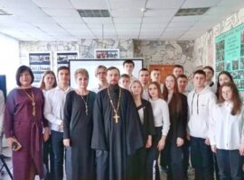 Священник посетил просветительское мероприятие в Ставропольском государственном политехническом колледже