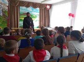 Священнослужитель провел беседу с учащимися школы №20 села Красная Поляна