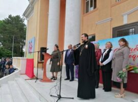 Настоятель храма святителя Николая станицы Барсуковской принял участие в мероприятиях, приуроченных к празднованию Дня Победы