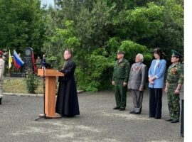 Священник принял участие в памятном митинге в поселке Темижбекский