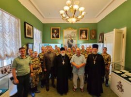Митрополит Кирилл встретился с военнослужащими Росгвардии в музее Николая II