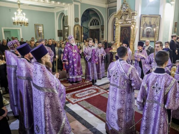 Митрополит Кирилл совершил всенощное бдение в Андреевском соборе города Ставрополя