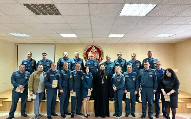 Председатель епархиальной комиссии по взаимодействию с МЧС провел беседу с личным составом ГУ МЧС по СК