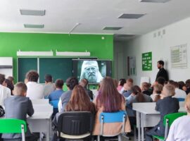 Священнослужитель рассказал о жизни и подвиге святителя Тихона учащимся школы № 10 села Вревское