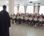 Священнослужитель провел беседу с учащимися школы № 20 города Михайловска