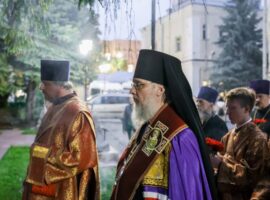 Епископ Георгиевский и Прасковейский Николай совершил литию на могилах ставропольских архипастырей