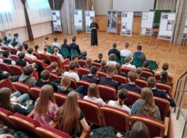 Священнослужитель рассказал о жизни и подвиге святителя Тихона (Беллавина) учащимся школы № 20 города Невинномысска