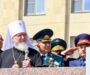 В День Победы митрополит Кирилл присутствовал на военном параде и принял участие в шествии «Бессмертного полка»
