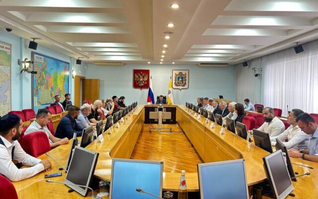 Секретарь епархиального управления принял участие во встрече с министром Ставропольского края по национальной политике и делам казачества