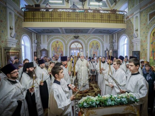Митрополит Кирилл совершил всенощное бдение в Преображенском храме города Ставрополя