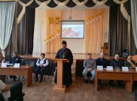 Священнослужитель обратился к участникам круглого стола «Кавказ — дружная семья» в Многопрофильном техникуме города Михайловска