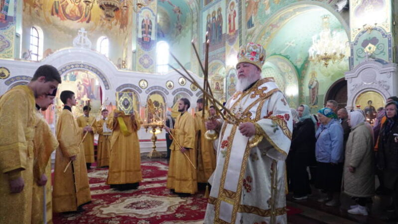 Митрополит Кирилл совершил Божественную литургию во Владимирском соборе города Ставрополя