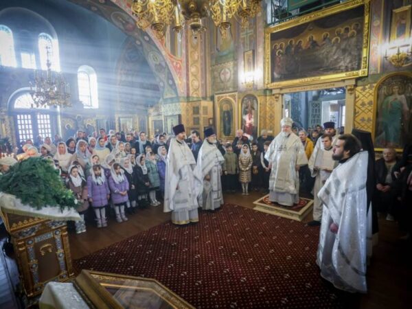 Митрополит Кирилл возглавил Божественную литургию в Успенском храме города Ставрополя