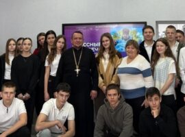 Благочинный Грачевского округа провел беседу с учащимися школы № 1 села Грачёвка