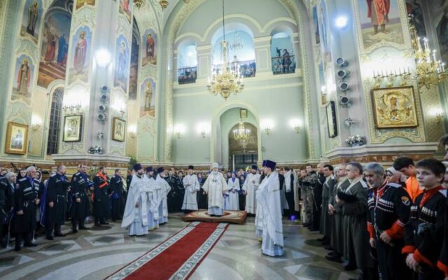 В праздник Рождества Христова митрополит Кирилл совершил Литургию в Казанском кафедральном соборе