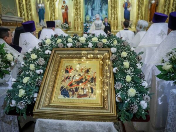 В праздник Рождества Христова митрополит Кирилл совершил великую вечерню в Казанском соборе