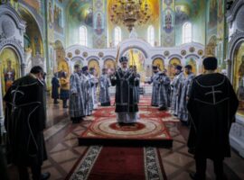 Митрополит Кирилл совершил первую в этом году Литургию Преждеосвященных Даров во Владимирском соборе города Ставрополя