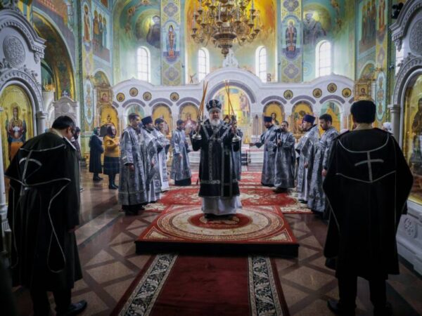 Митрополит Кирилл совершил первую в этом году Литургию Преждеосвященных Даров во Владимирском соборе города Ставрополя