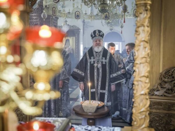 Митрополит Кирилл совершил Литургию Преждеосвященных Даров в храме великомученика Георгия Победоносца подворья мужского монастыря иконы Пресвятой Богородицы «Всех скорбящих Радость» в городе Михайловске