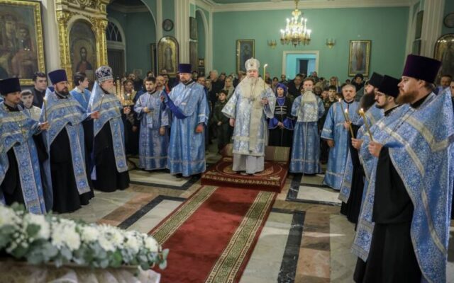 В канун праздника Сретения Господня митрополит Кирилл совершил всенощное бдение в Андреевском соборе города Ставрополя