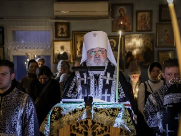 Митрополит Кирилл совершил великое повечерие с чтением Великого покаянного канона преподобного Андрея Критского в Иоанно-Мариинском женском монастыре