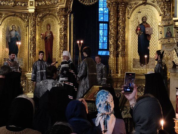 Митрополит Кирилл совершил вечерню с чином прощения в Казанском кафедральном соборе