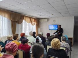 Благочинный Ипатовского округа провёл беседу в Центре социального обслуживания населения города Ипатово