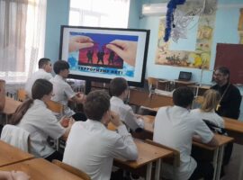 Священнослужитель провел беседу с учащимися школы № 6 города Ипатово