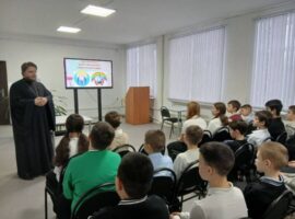 Священнослужитель провел беседу с учащимися школы № 1 города Ипатово