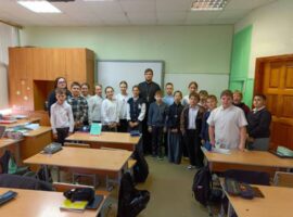 Священнослужитель провёл беседу с учащимися лицея № 2 города Михайловска