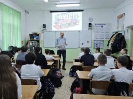 Помощник настоятеля храма Успения Пресвятой Богородицы села Пелагиада провел просветительскую беседу с учащимися школы № 7