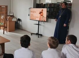 Священнослужитель провел беседу с читателями библиотеки станицы Беломечетской