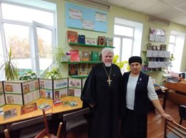 Настоятель храма Рождества Иоанна Предтечи села Ивановского рассказал учащимся школы №15 об истории православной книги