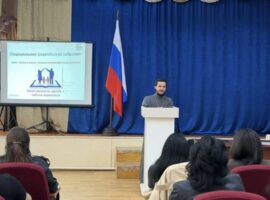 Священнослужитель побеседовал о важности духовно-нравственного воспитания с родителями учащихся школы № 14 села Заветного