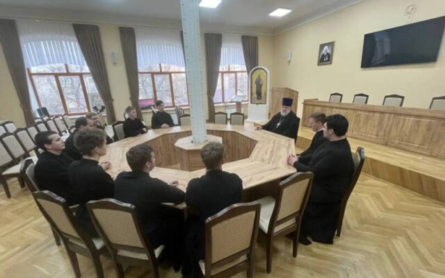 Ректор Ставропольской духовной семинарии встретился с докладчиками студенческой научно-практической конференции