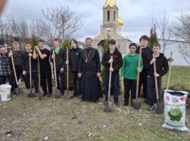В храме святителя Николая Чудотворца станицы Воровсколесской продолжатся благоустройство территории к празднику Пасхи