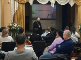 Священнослужитель принял участие в общешкольном родительском собрании в школе № 32 города Ставрополя