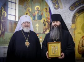 Митрополит Кирилл поздравил секретаря епархии с юбилеем монашеского пострига