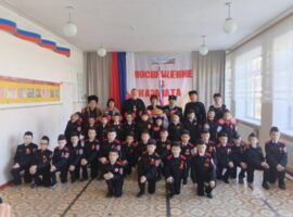 Первоклассники школы № 18 станицы Григорополисской торжественно приняты в казачата